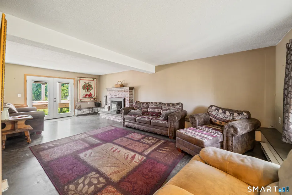 28 Charter Oak Drive Photo 4