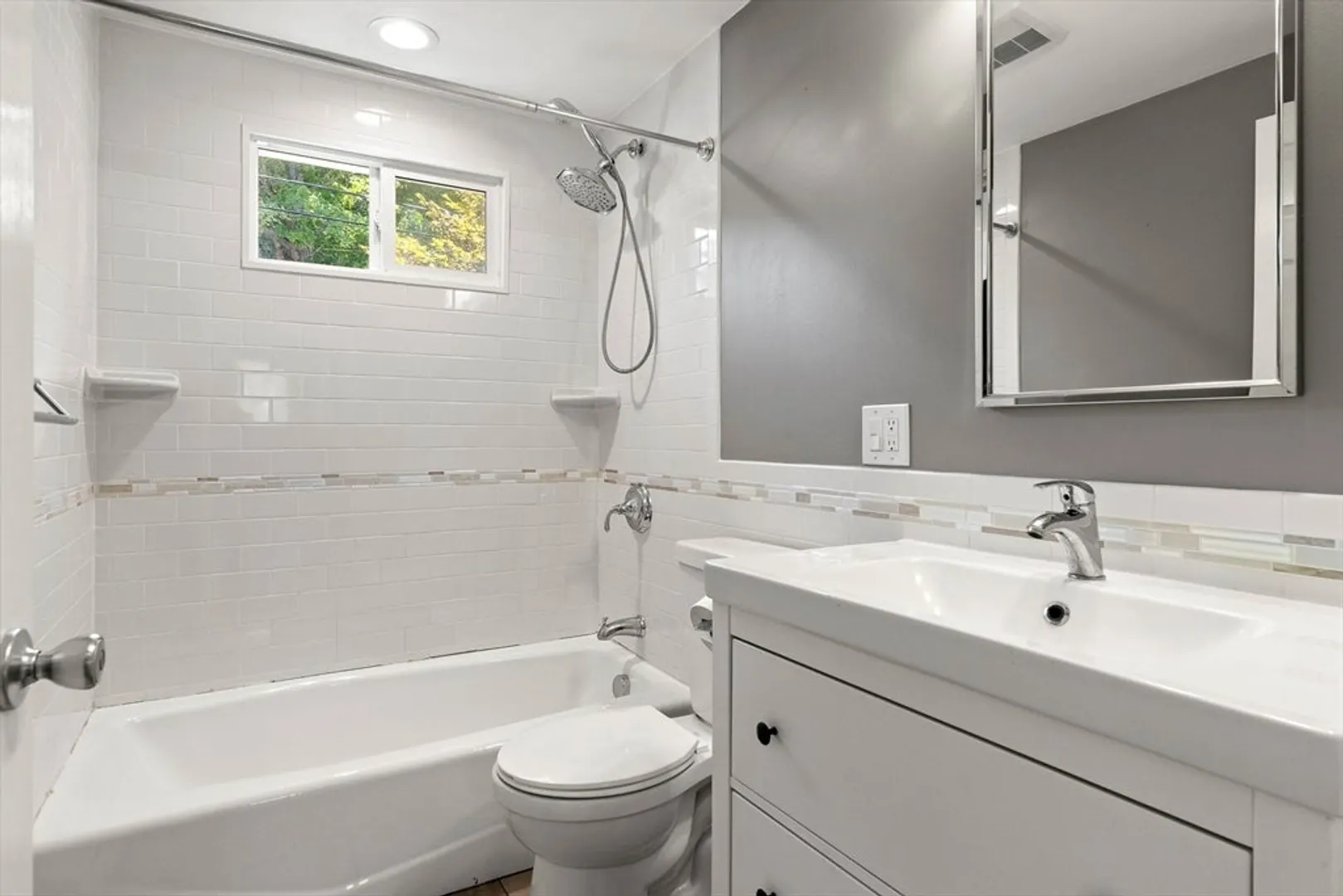 85 Gile St Photo 18