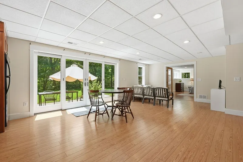 409 Henry St Photo 33