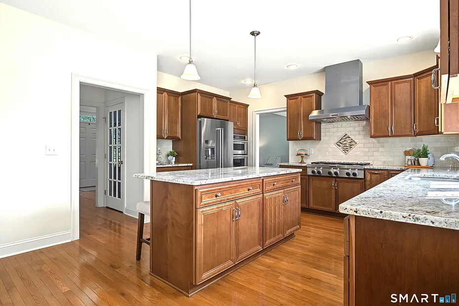 61 Lenox Road Photo 6