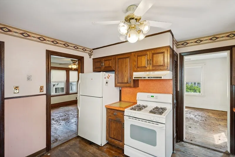 64 Bates Ave Photo 10