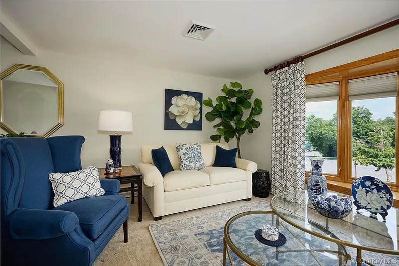 8 Carroll Drive Photo 15
