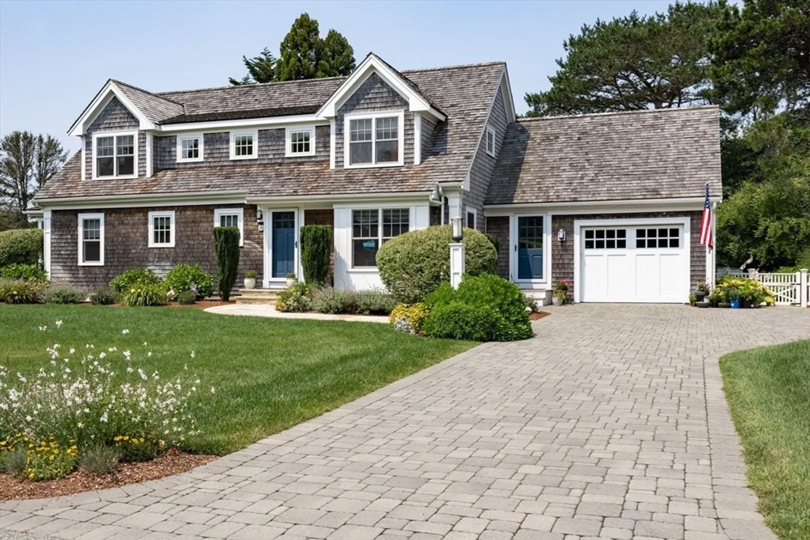 25 Glover Square Photo 1