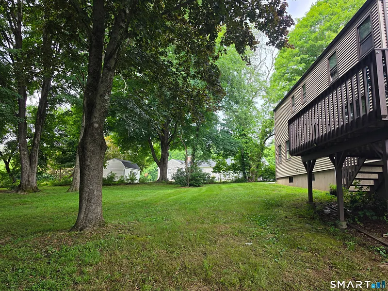 8 Squire Lane Photo 5