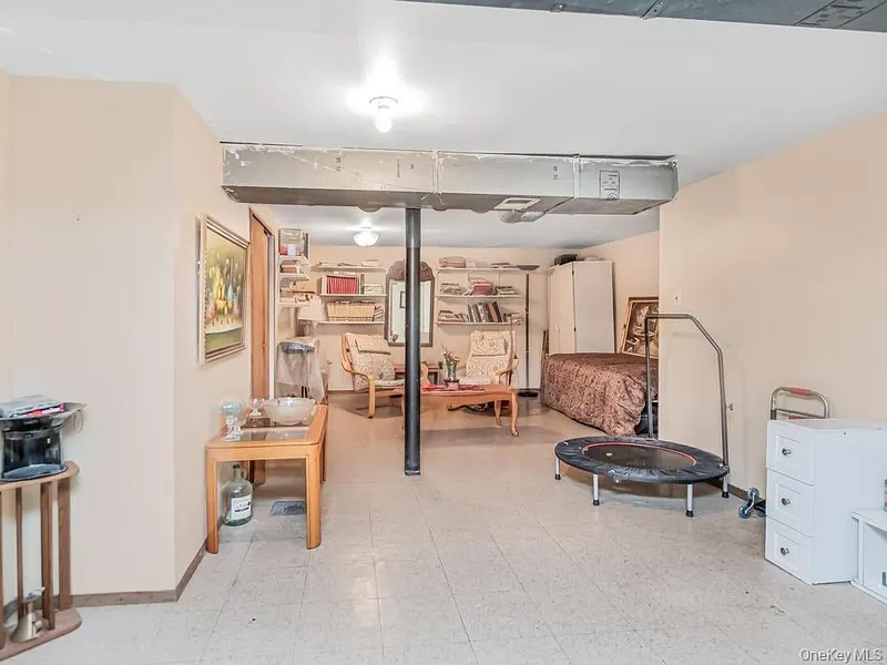 772 Home Street Photo 12