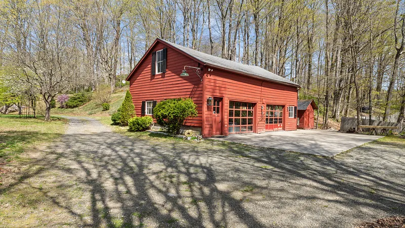 6 Tyringham Rd Photo 34