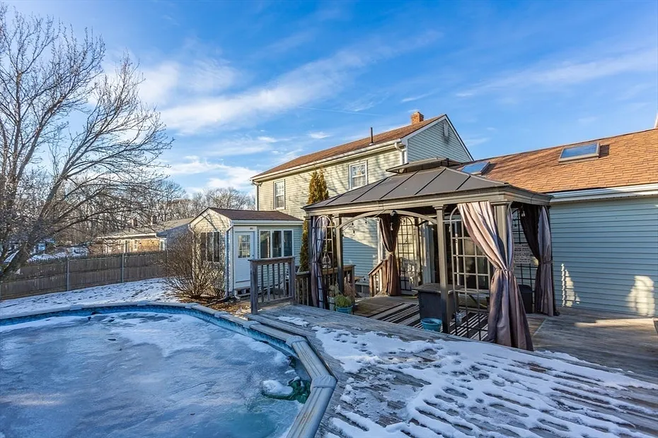 209 Denham Ave Photo 32