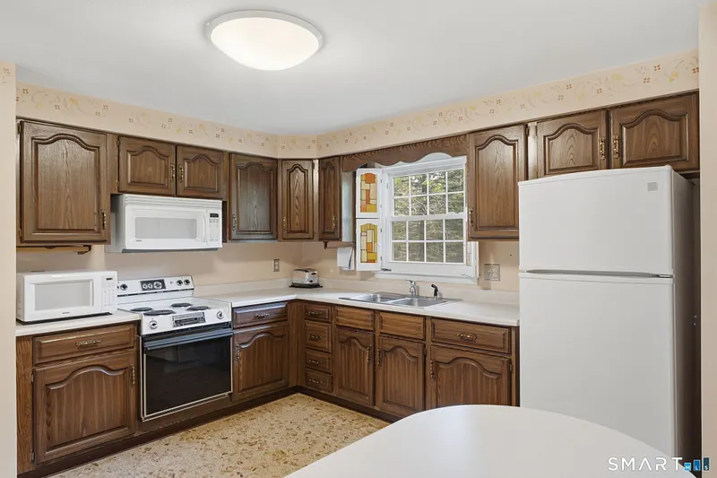 385 Cotton Hill Road Photo 12