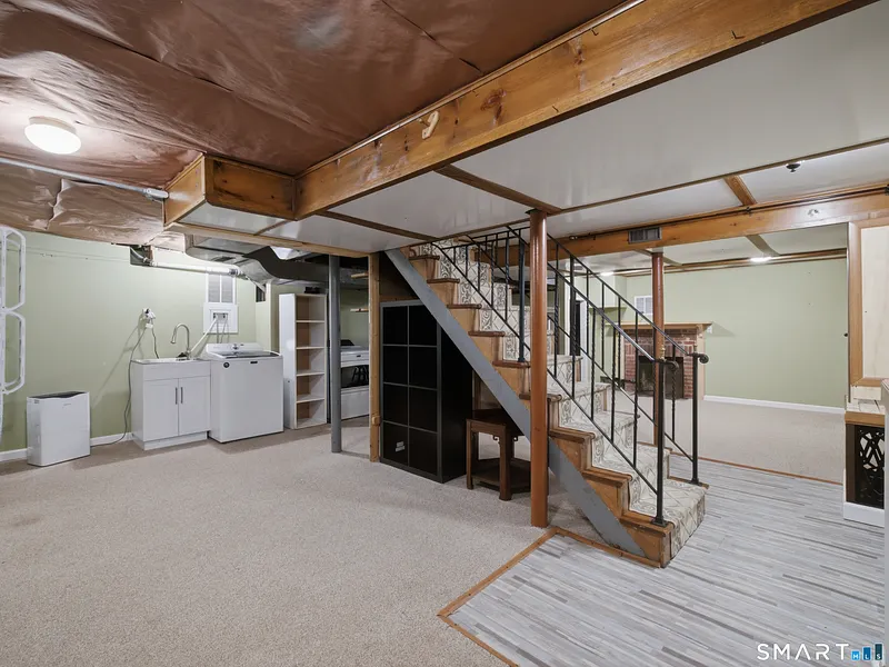 2409 Albany Avenue Photo 28