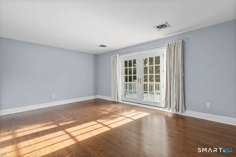 152 West River Street Photo 28