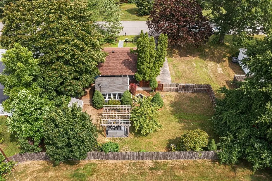 8 Hampden Road Photo 24