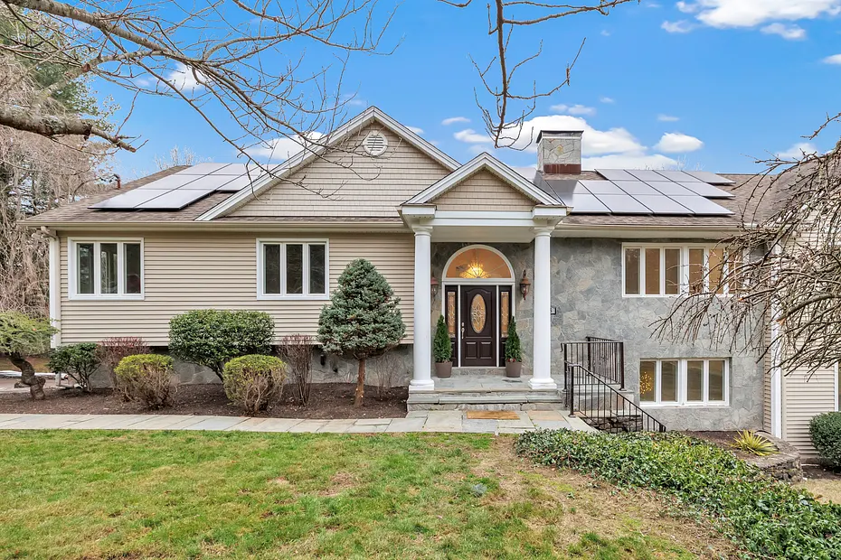 28 Hillside Drive Photo 1