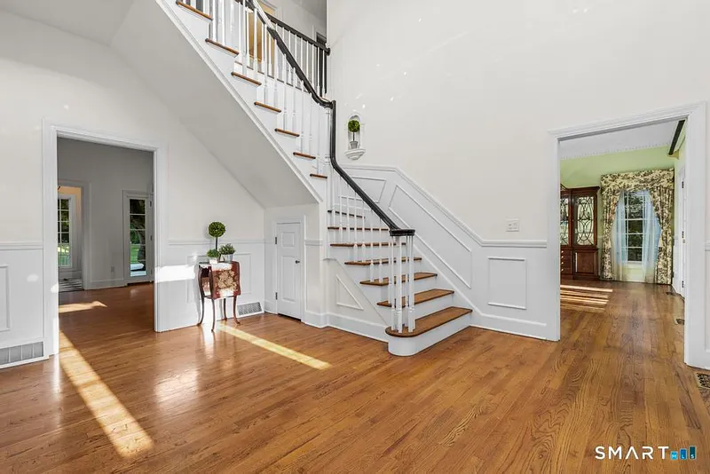 152 West River Street Photo 5