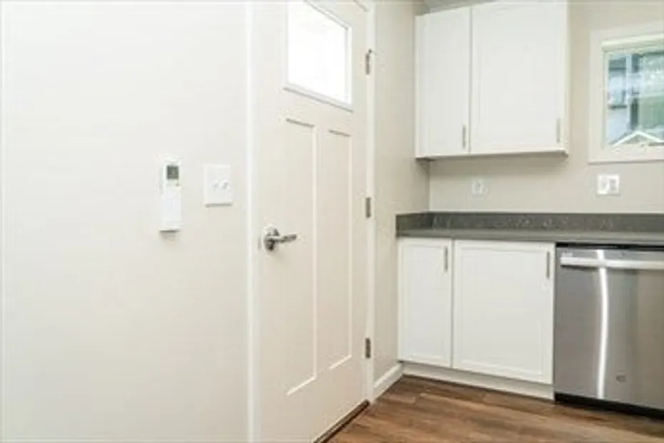 680 South East St. Photo 3
