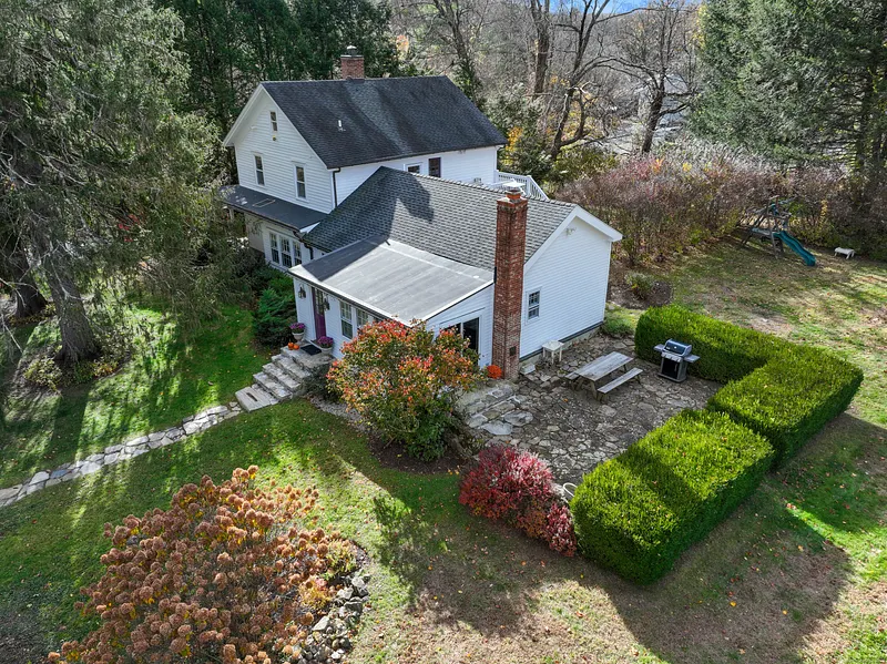 Redding Single Family Photo 33