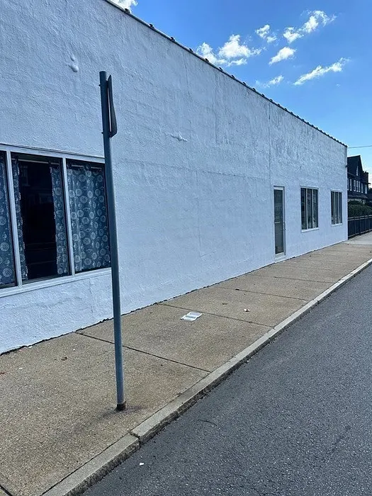 883 Alden Street Photo 3