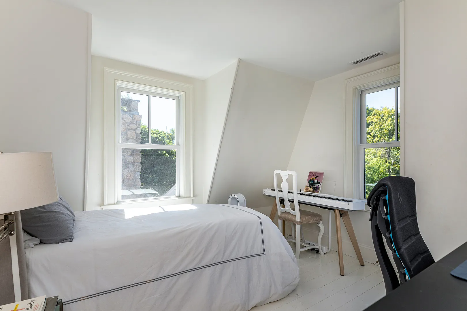 135 Wykeham Road Photo 22
