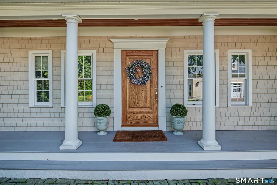 373 Boston Post Road Photo 6