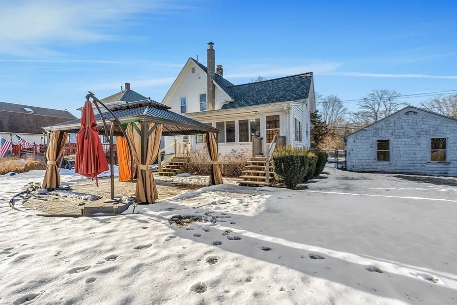 34 Pleasant St Photo 28