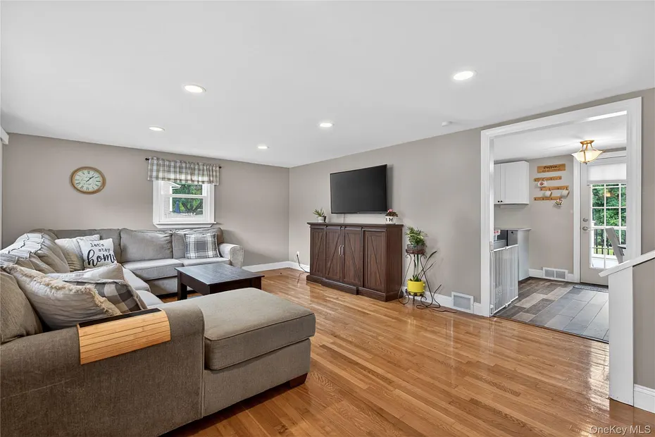 9 Arbor Drive Photo 4