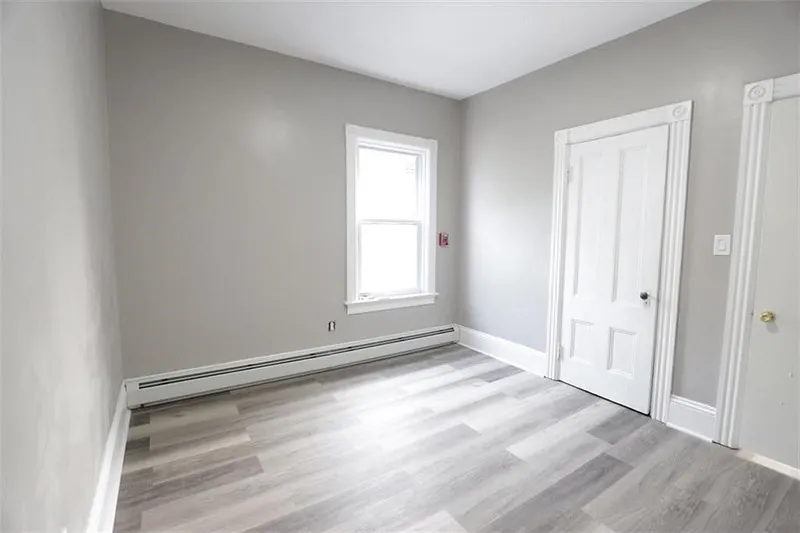 686 Broadway  #2R Photo 9