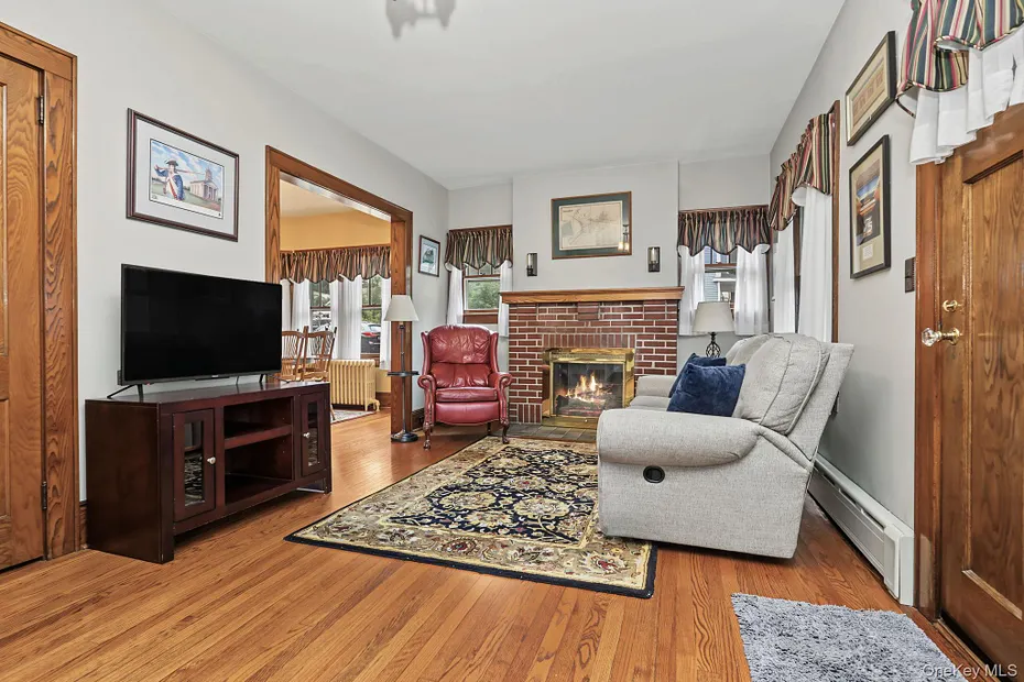 1118 Hudson Avenue Photo 5