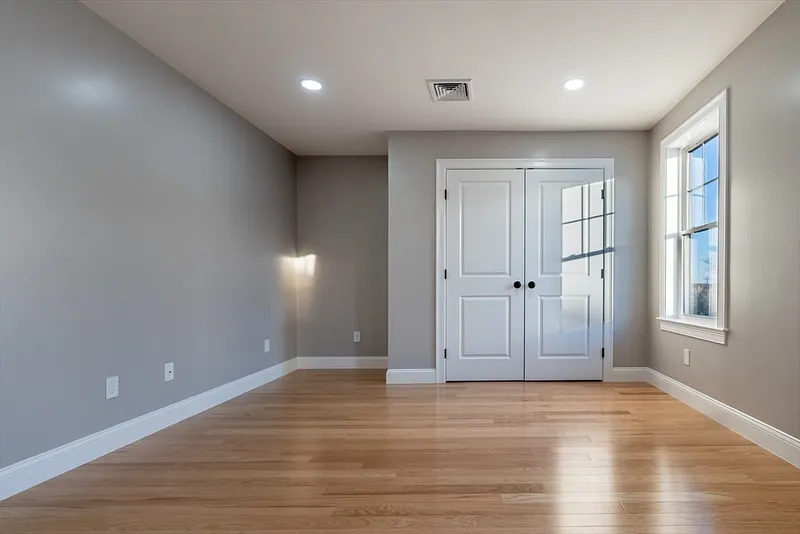 214 Horton St Photo 24