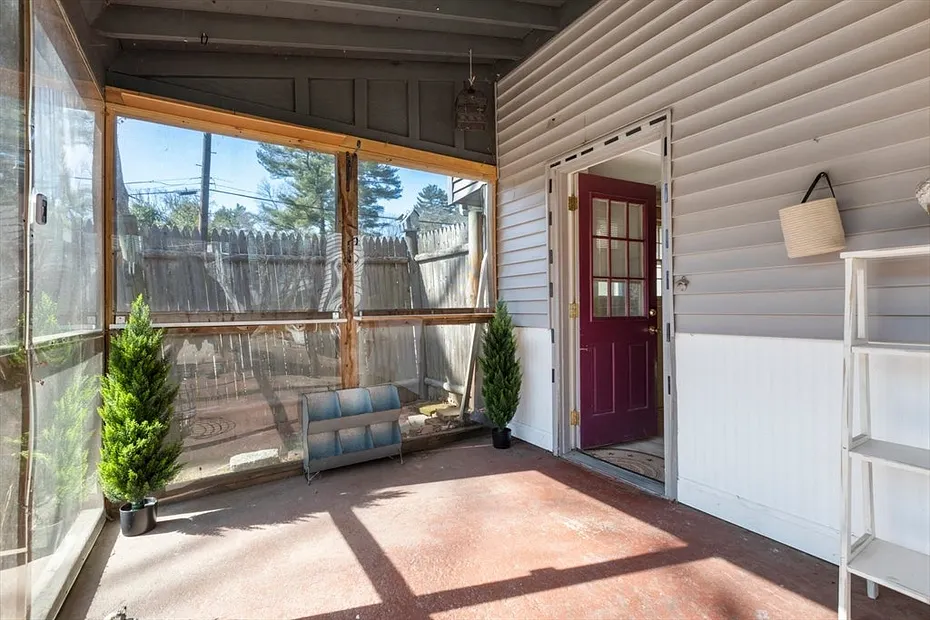 7 King Phillip Street Photo 26