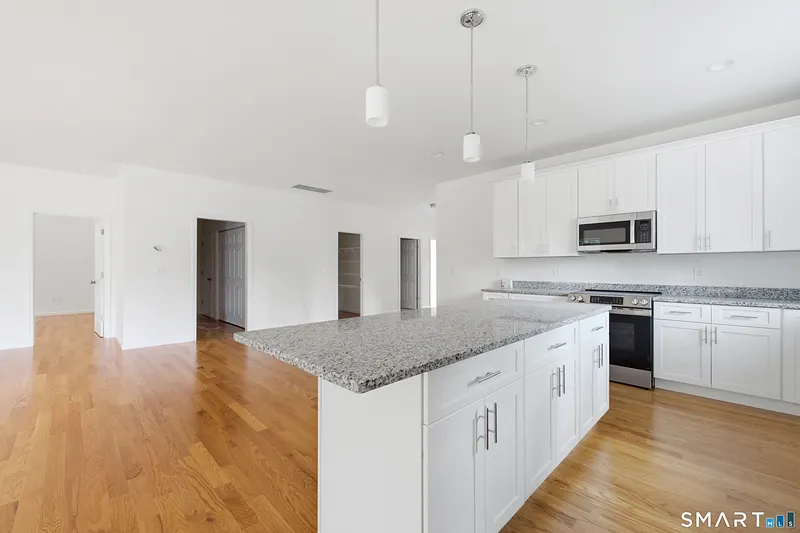 18 Spring Hill Lane Photo 12
