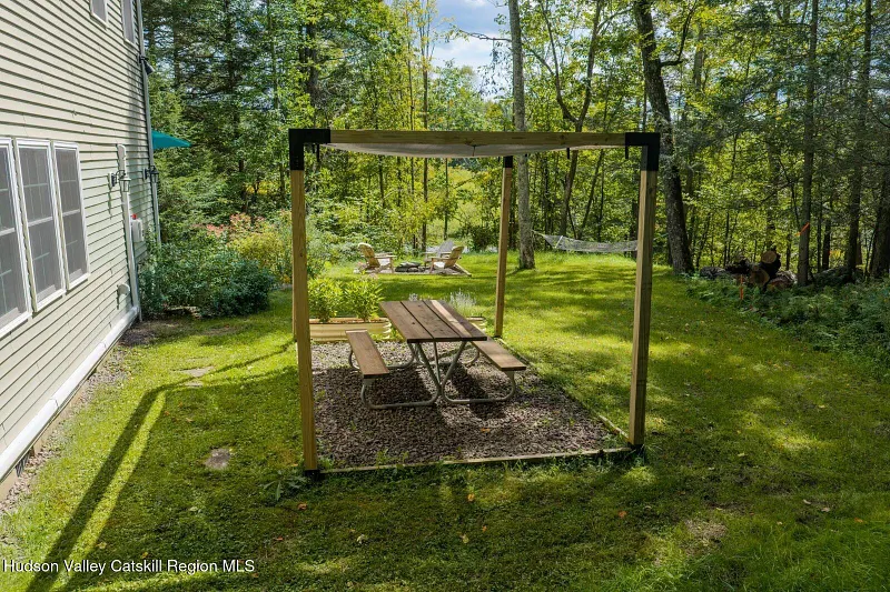 2211 W Hubbell Hill Road Photo 36