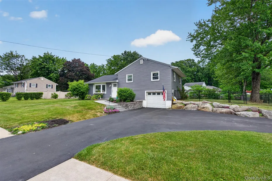 9 Arbor Drive Photo 3