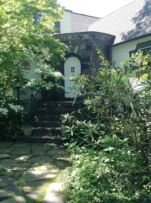 533 Walton Avenue Photo 1