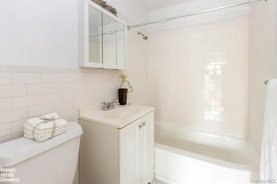 3671 Hudson Manor Terrace  #4F Photo 3