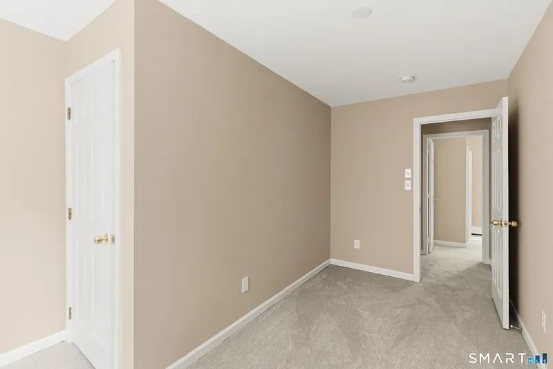 436 Tiffany Lane Photo 19