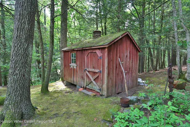 104 Dewitt Mills Road Photo 19