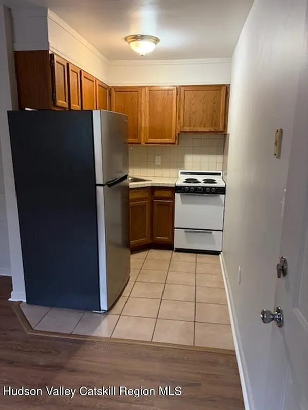 482 New York 145  #B Photo 6
