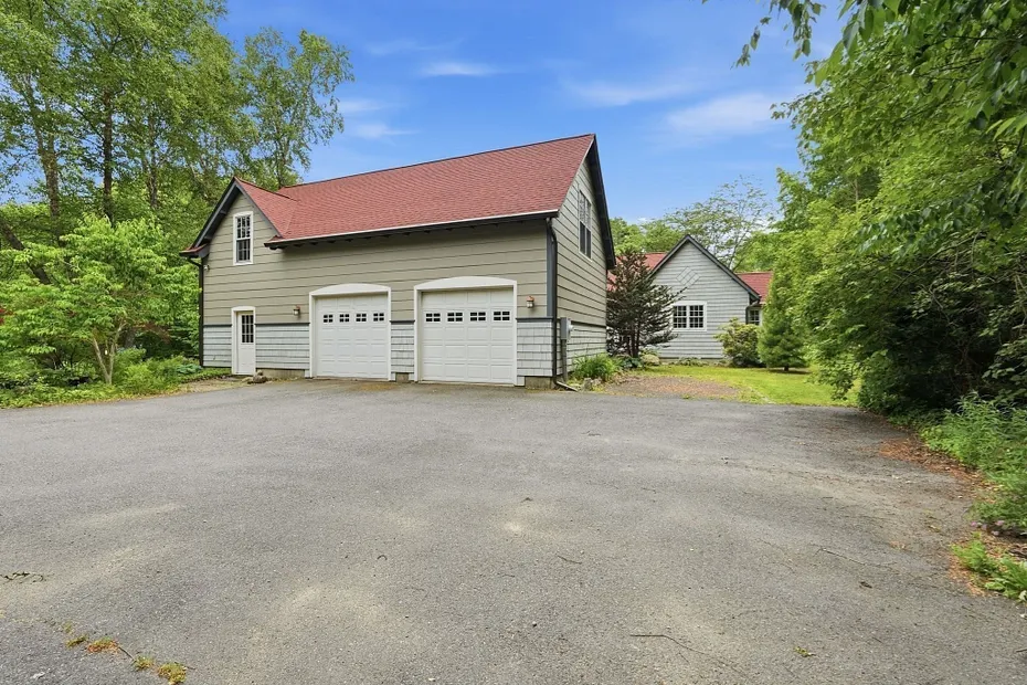 18 Eveningstar Dr Photo 5