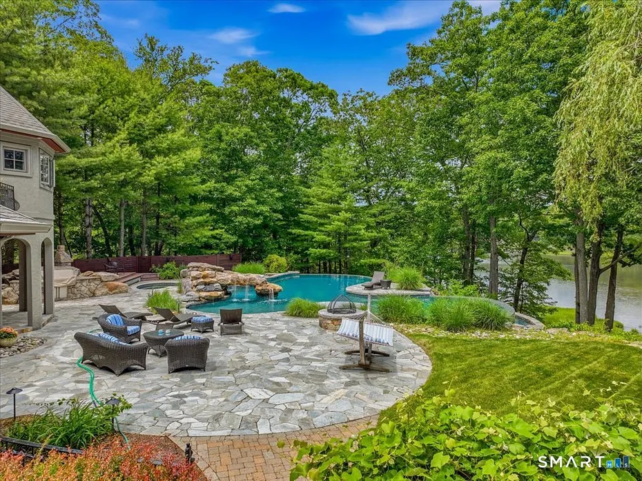76 Sachem Head Road Photo 8