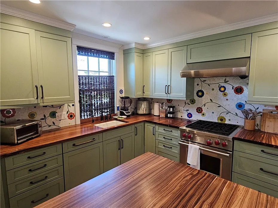209 Coggeshall Avenue Photo 16