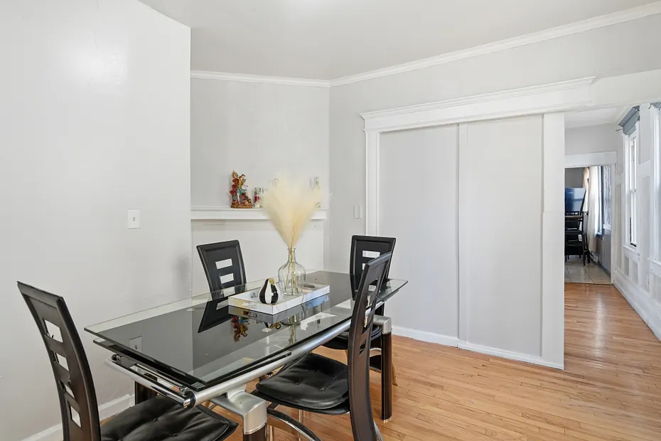 127 Dickinson Street Photo 8
