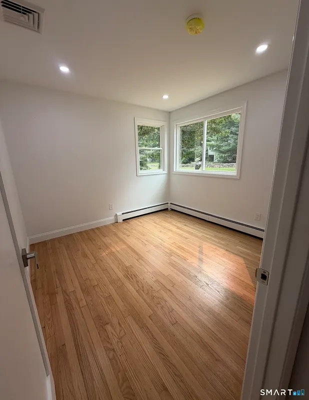 106 Glenwood Road Photo 10