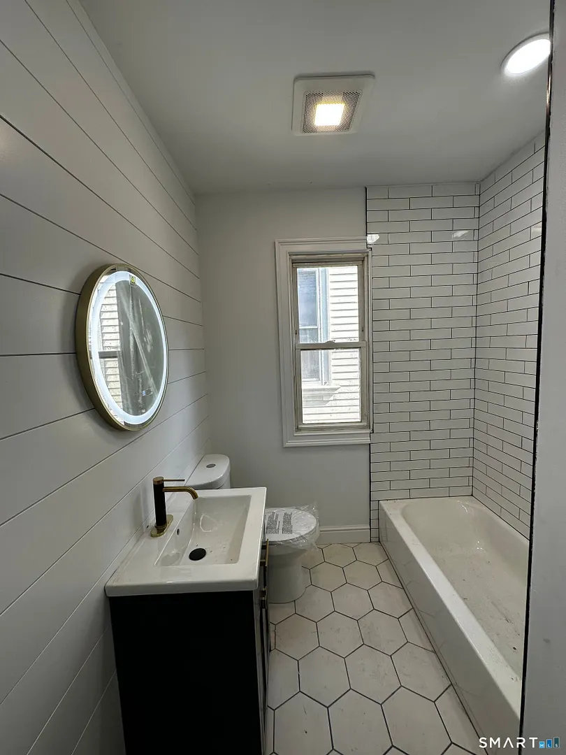 82 Howard Avenue  #82-2L Photo 12