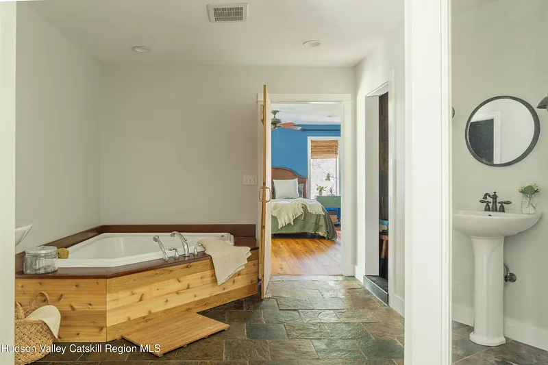 57 Anderson Road Photo 21
