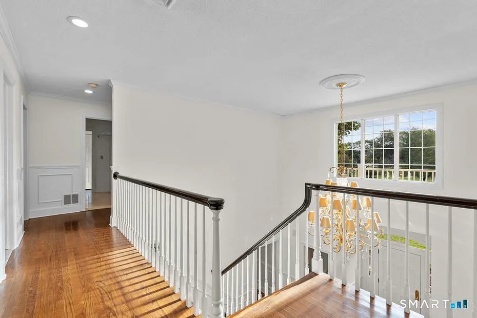152 West River Street Photo 17