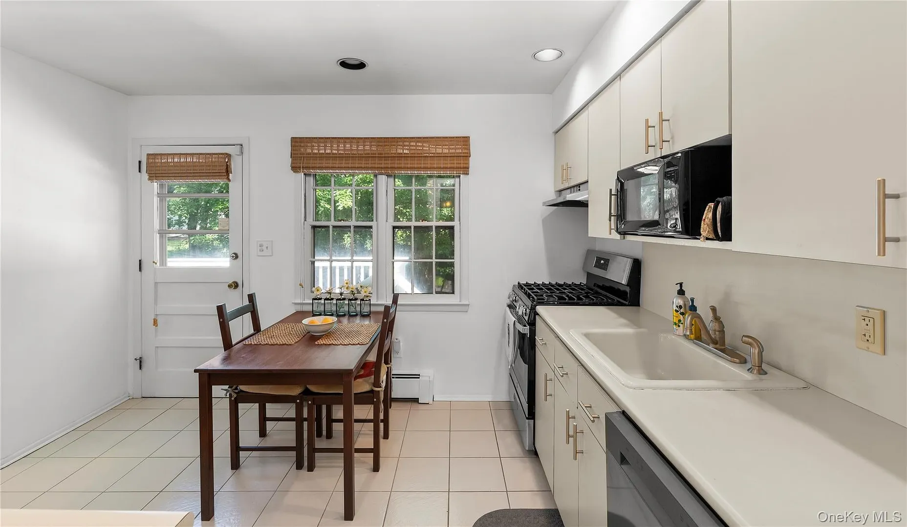 414 Maple Avenue Photo 15