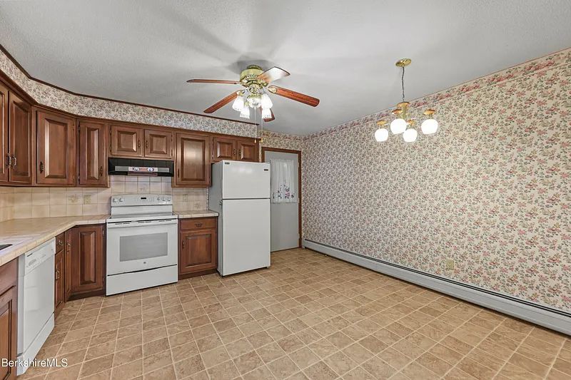 64 Devonshire Dr Photo 20