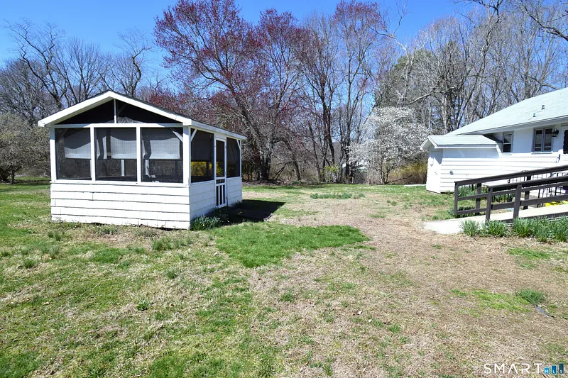 273 Horse Pond Road Photo 32