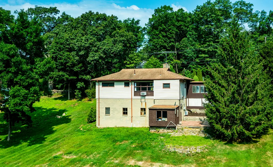 61 Soundview Avenue Photo 4