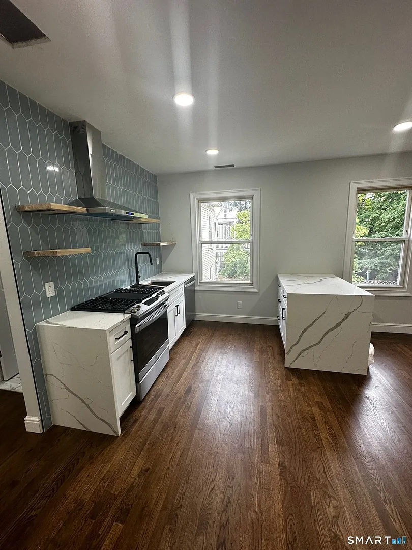 82 Howard Avenue  #82-2L Photo 2
