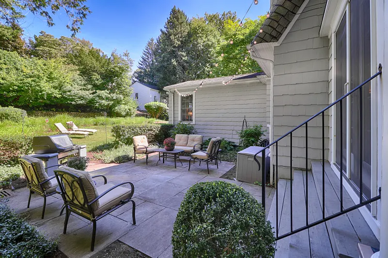 96 Benedict Avenue Photo 6